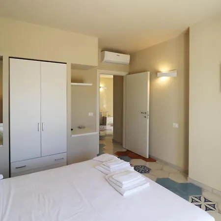 Borgo San Cosmo Tropea לינה וארוחת בוקר 4*