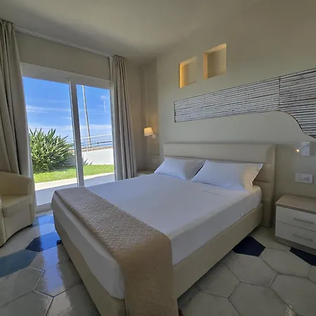 Borgo San Cosmo Tropea 4* Brattiro
