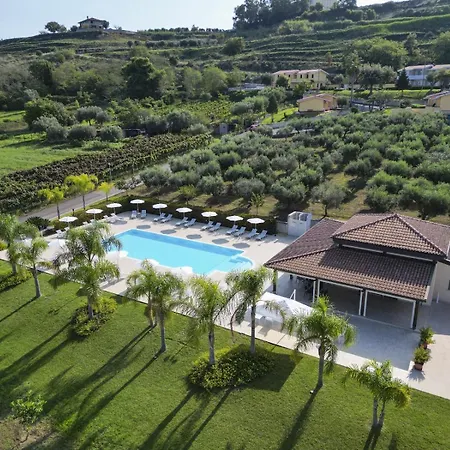 Borgo San Cosmo Tropea 4*