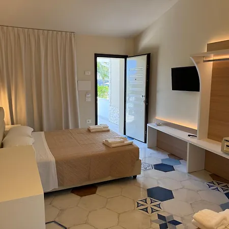 Borgo San Cosmo Tropea 4*