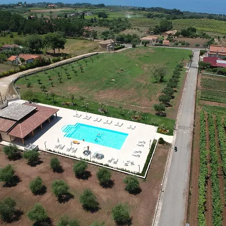 Borgo San Cosmo Tropea 4* Brattiro