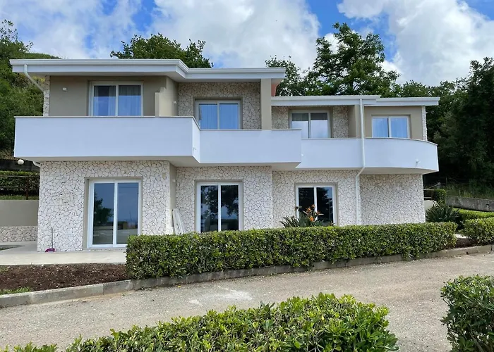 Borgo San Cosmo Tropea לינה וארוחת בוקר 4*